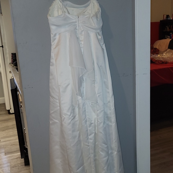 Dress - Picture 3 of 3